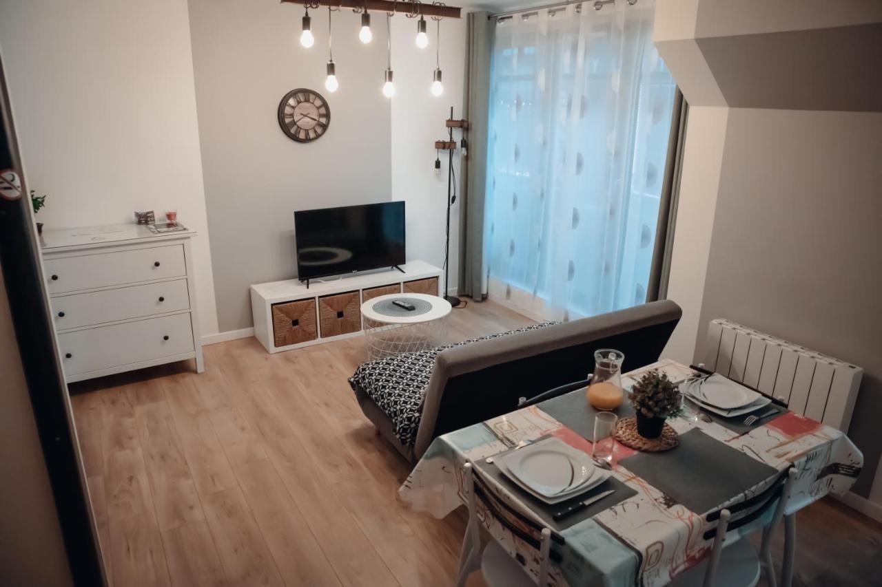 Cosy Et Moderne En Centre Ville, Fibre Haut Debit Ernée Exteriör bild